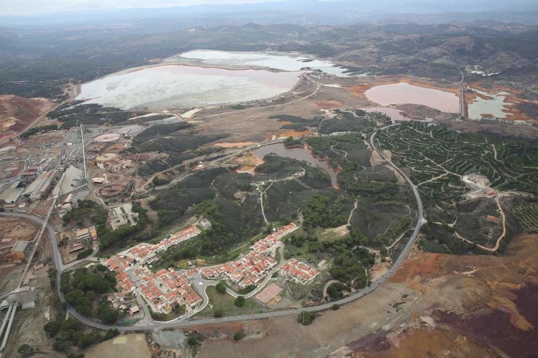 Zona que ocupan las enormes presas de residuos mineros de Riotinto