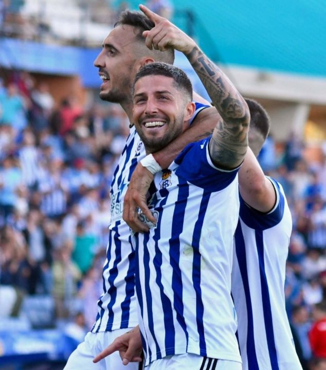 El Recre celebra uno de sus goles al Algeciras.