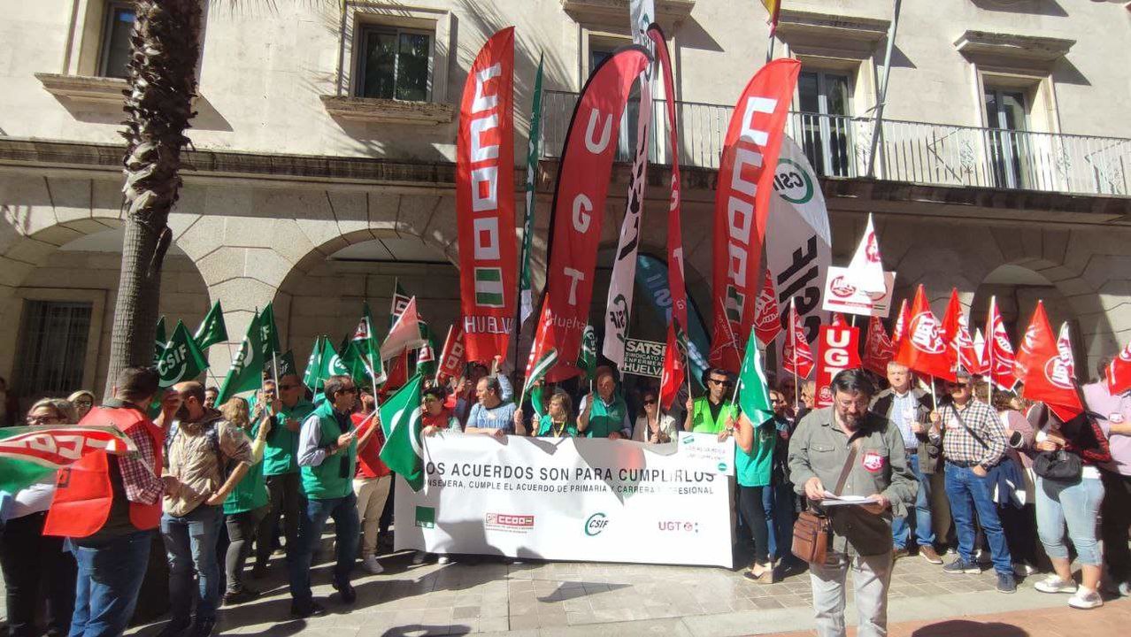 Protesta sindical ante la dirección del SAS