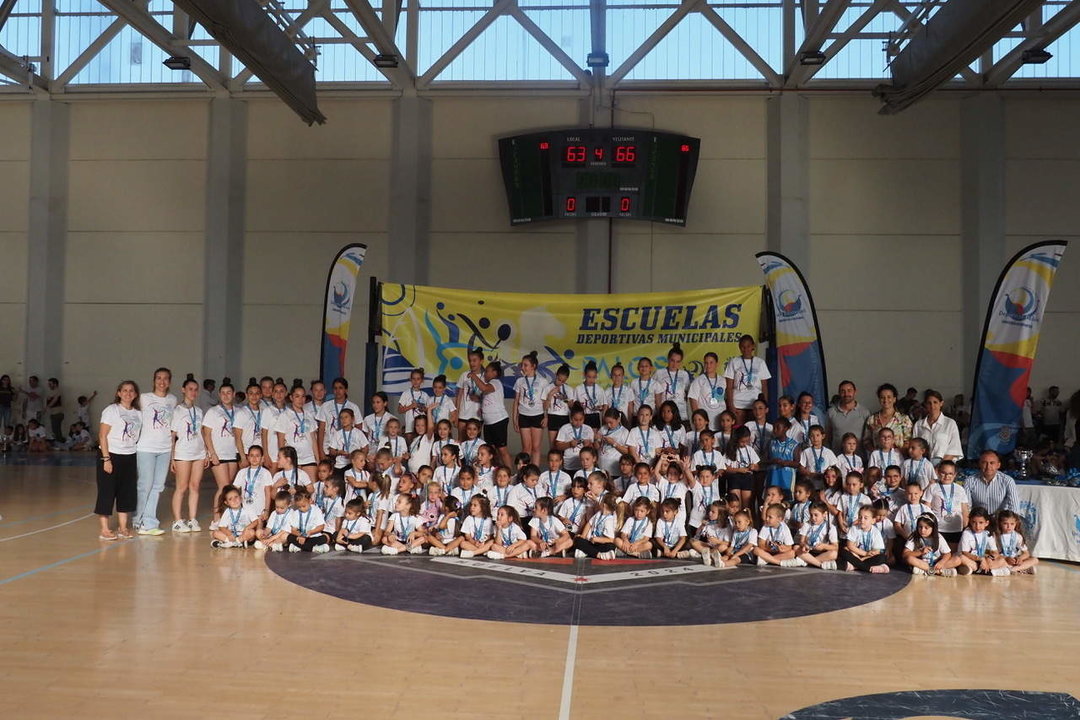 Participantes en las Escuelas Deportivas en Palos