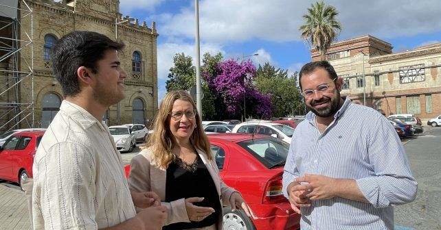 Rosa Tirador, ante la antigua estación que será sede de la nueva Diputación