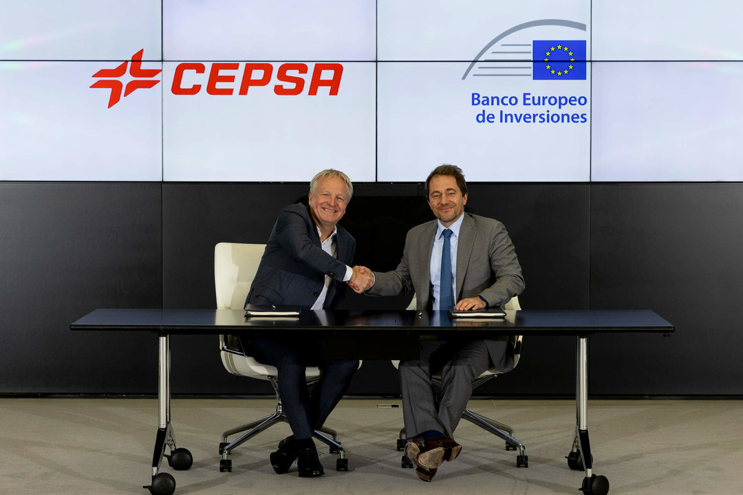 Cepsa CEO Maarten Wetselaar y Gilles Badot, director de Operaciones para España y Portugal del BEI (1)