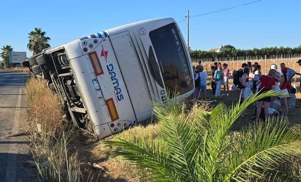 El autobús volcado