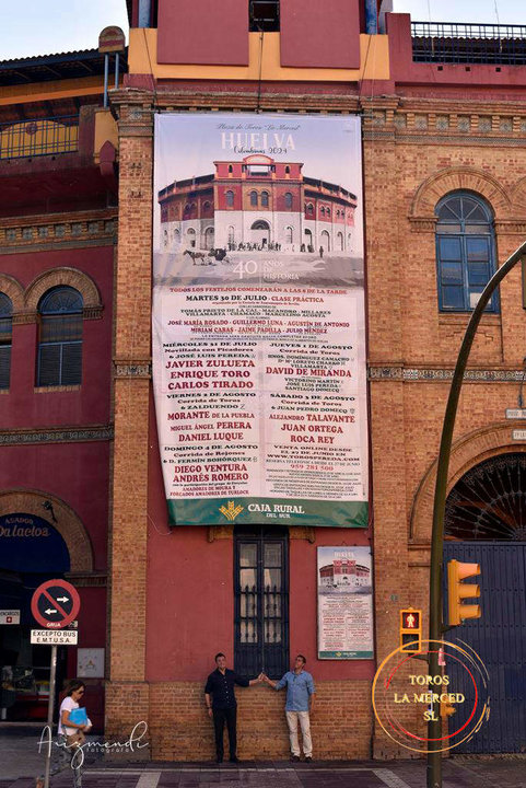 Cartel taurino gigante