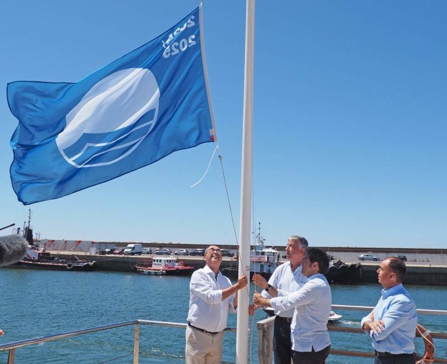 Izado de bandera puerto de Mazagón