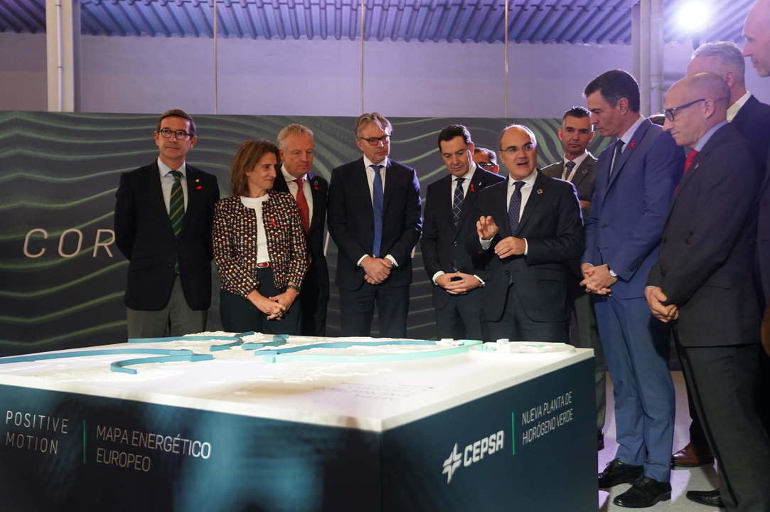 Pedro Sánchez y Juanma Moreno en la presentación del proyecto energético