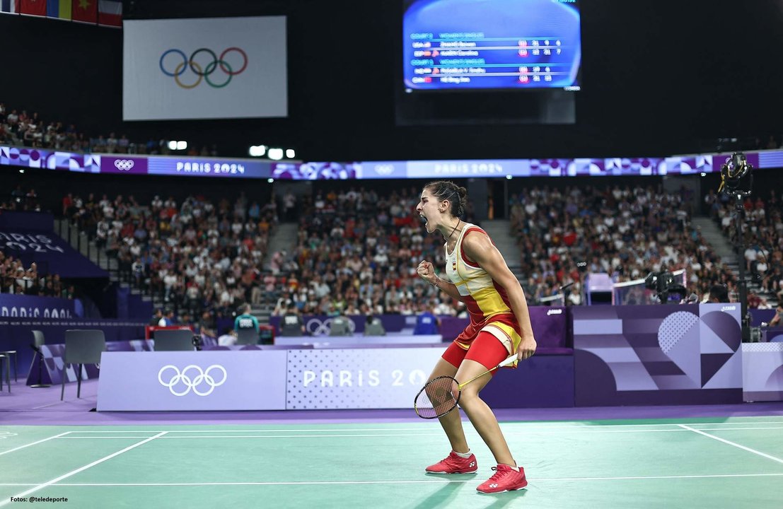 Carolina Marín celebra su victoria sobre Beiwen Zhang.