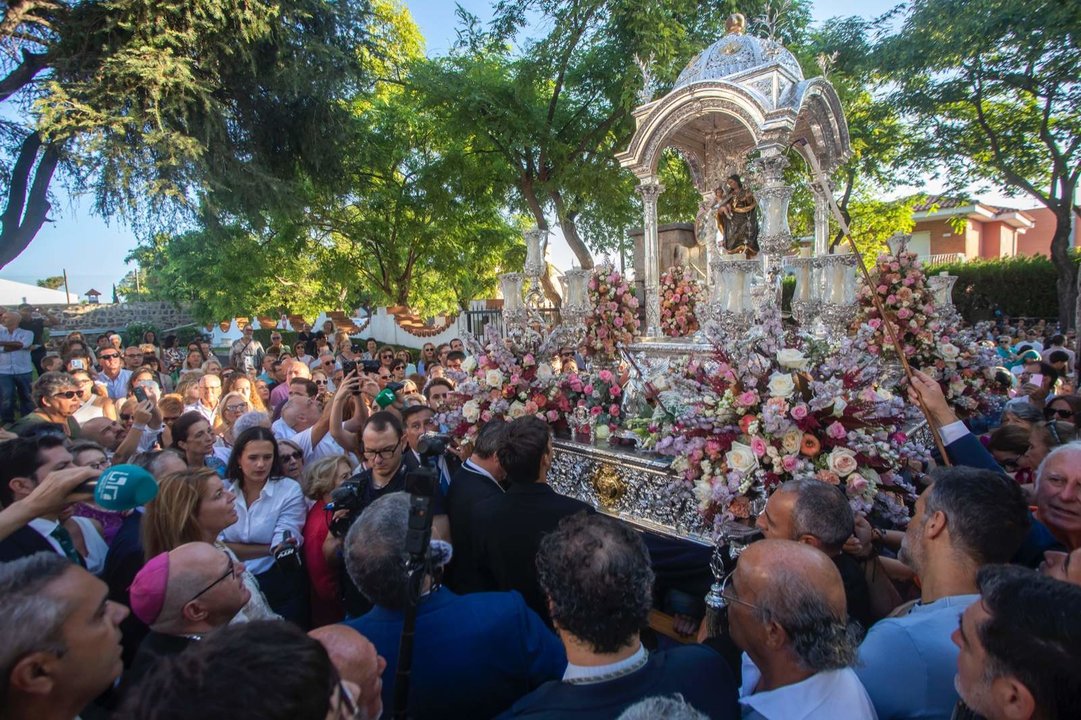 La Virgen Chiquita, arropada por sus devotos