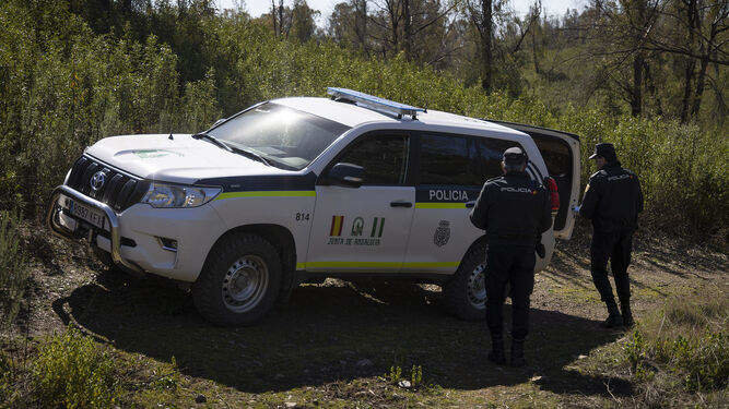 Agentes de la Unidad en un servicio de medio ambiente