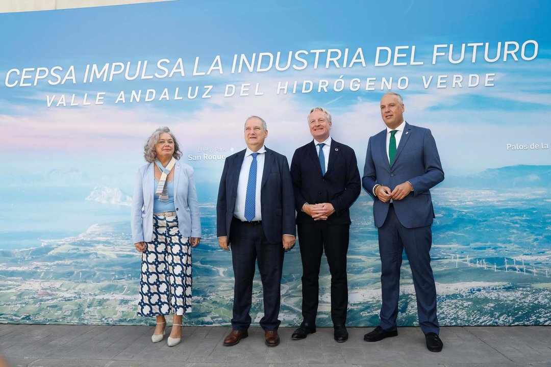 1.Blanca Flores, subdelegada del Gobierno en Cádiz, Jordi Hereu, ministro de Industria, Maarten Wetselaar, CEO de Cepsa, y Juan Carlos Ruiz Boix, alcalde de San Roque