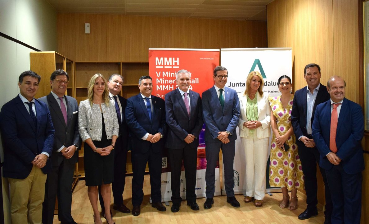 Foto de familia de la presentación del evento que se celebra en Sevilla