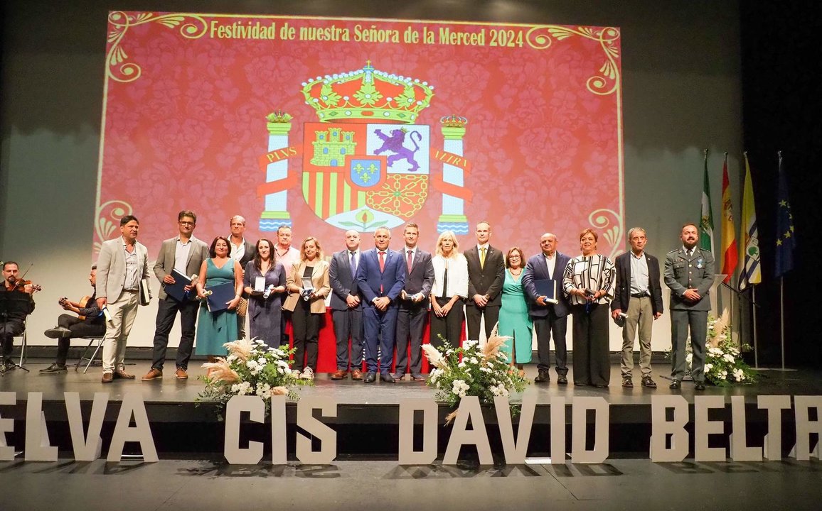 Foto de familia en el acto celebrado en Isla Cristina