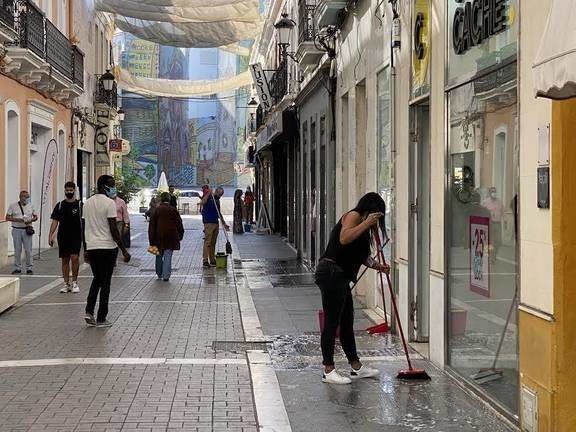 Los comerciantes de Huelva ya han salido en alguna ocasión a limpiar la calle