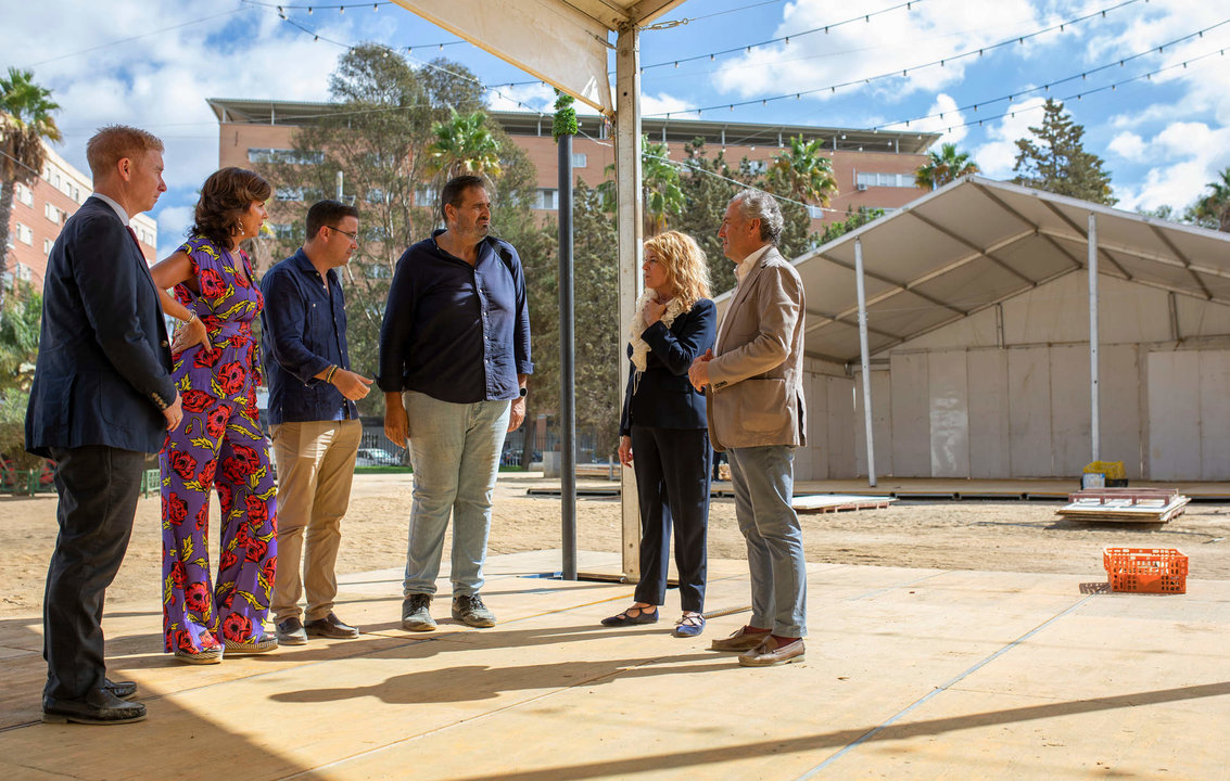 Revisión del Recinto Feria Otoño en el parque alcalde Juan Ceada (Parque de Zafra)