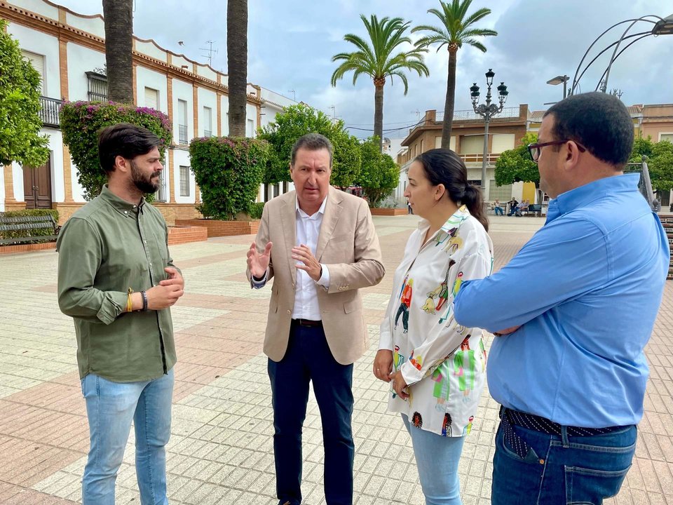 Manuel Andrés González, en el centro