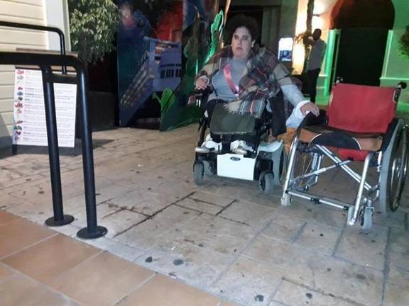 Joven En Silla De Ruedas Encerrada En Un Centro Comercial De Lepe Tras Deshabilitar El 7299